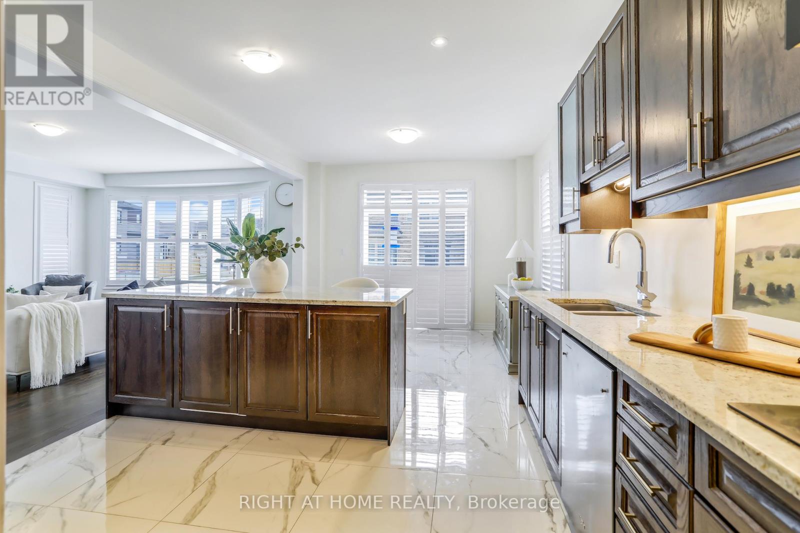 1 NORTHERN BREEZE CRES