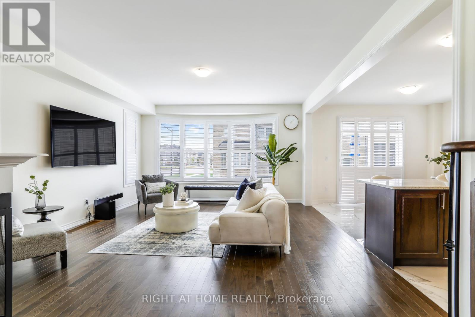 1 NORTHERN BREEZE CRES