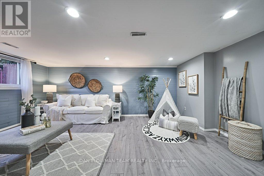 49 TAYLOR RD
