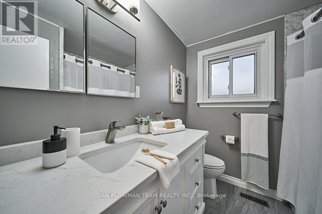 49 TAYLOR RD