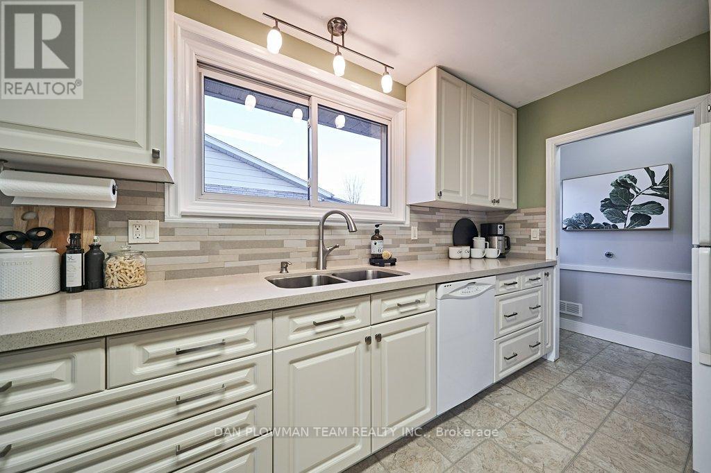 49 TAYLOR RD