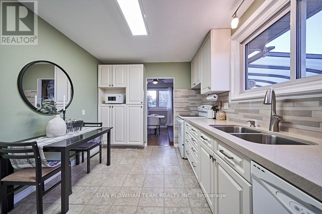 49 TAYLOR RD
