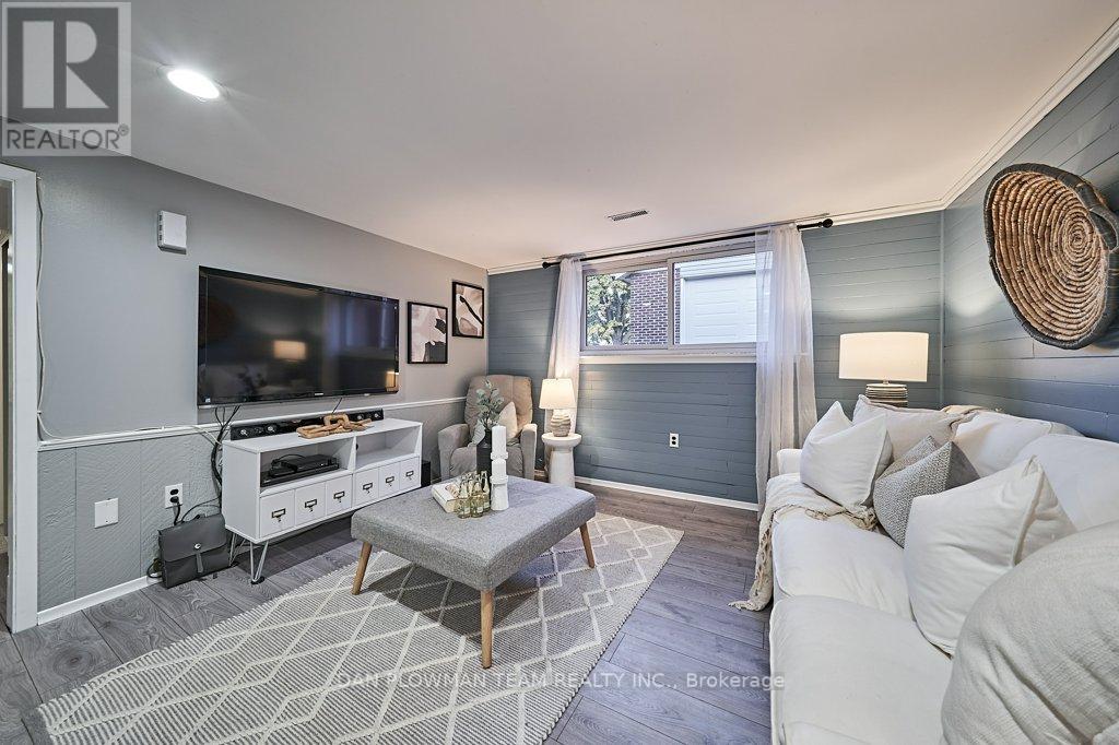 49 TAYLOR RD