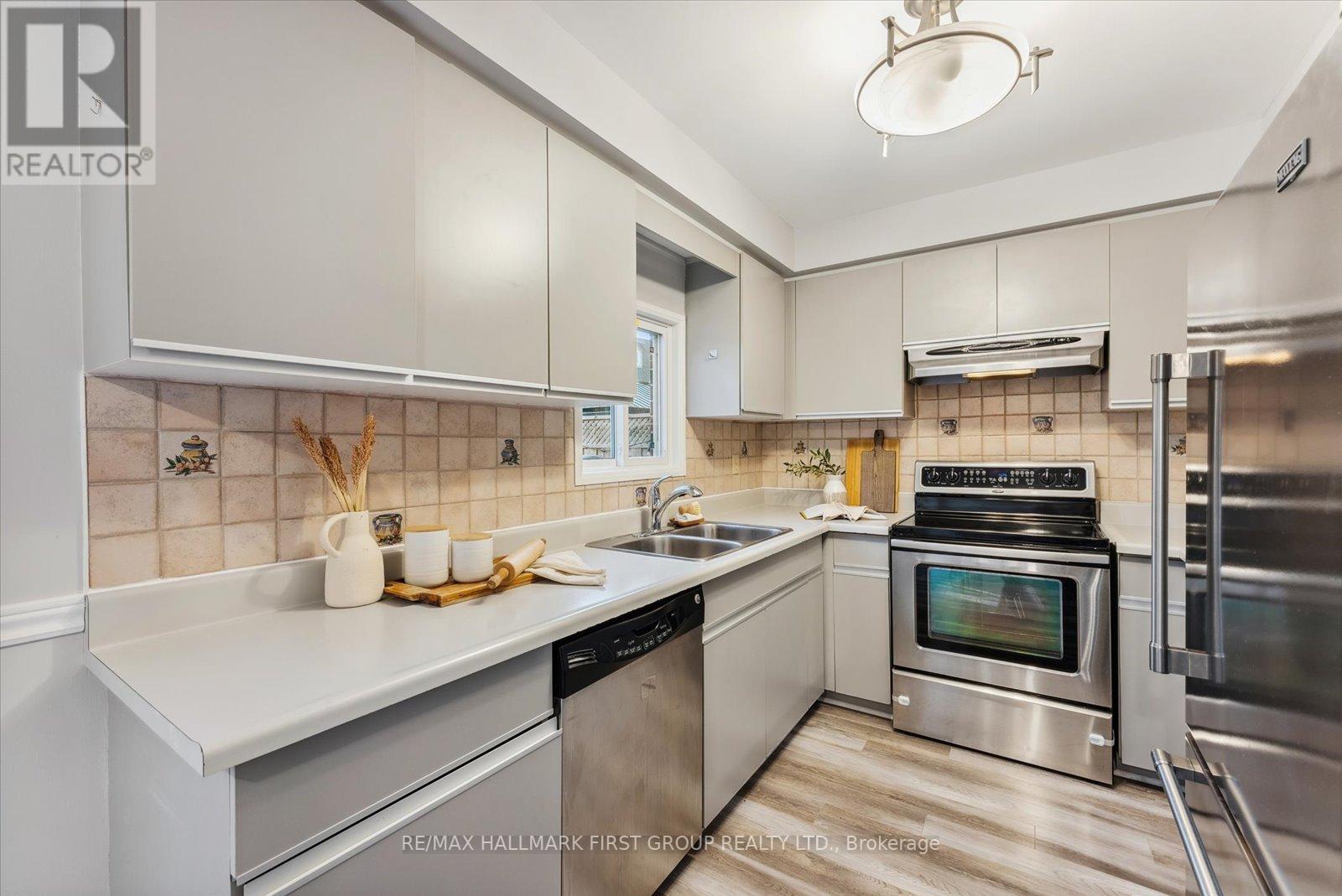 927 REDBIRD CRES