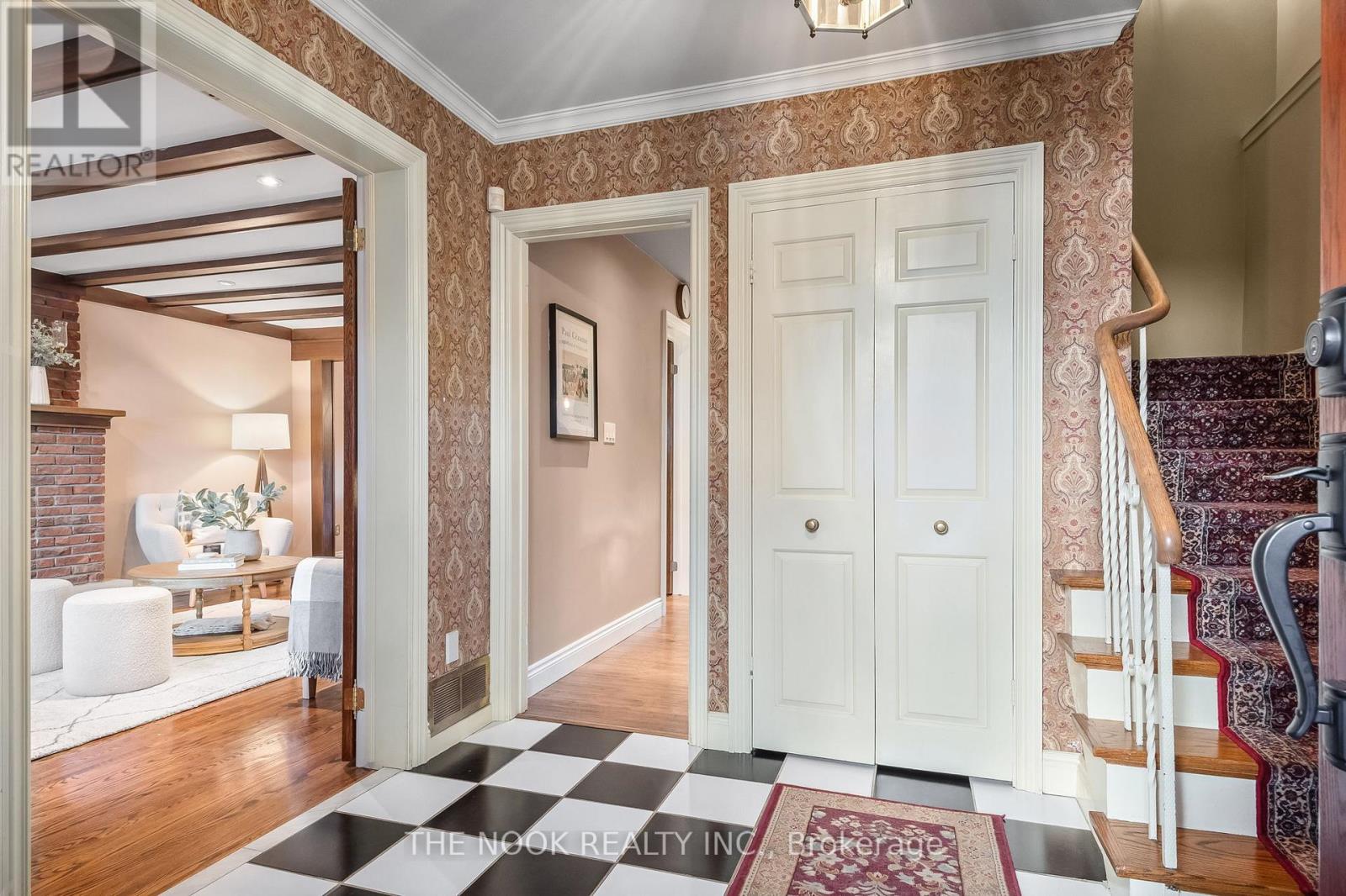 103 ORCHARD CRT