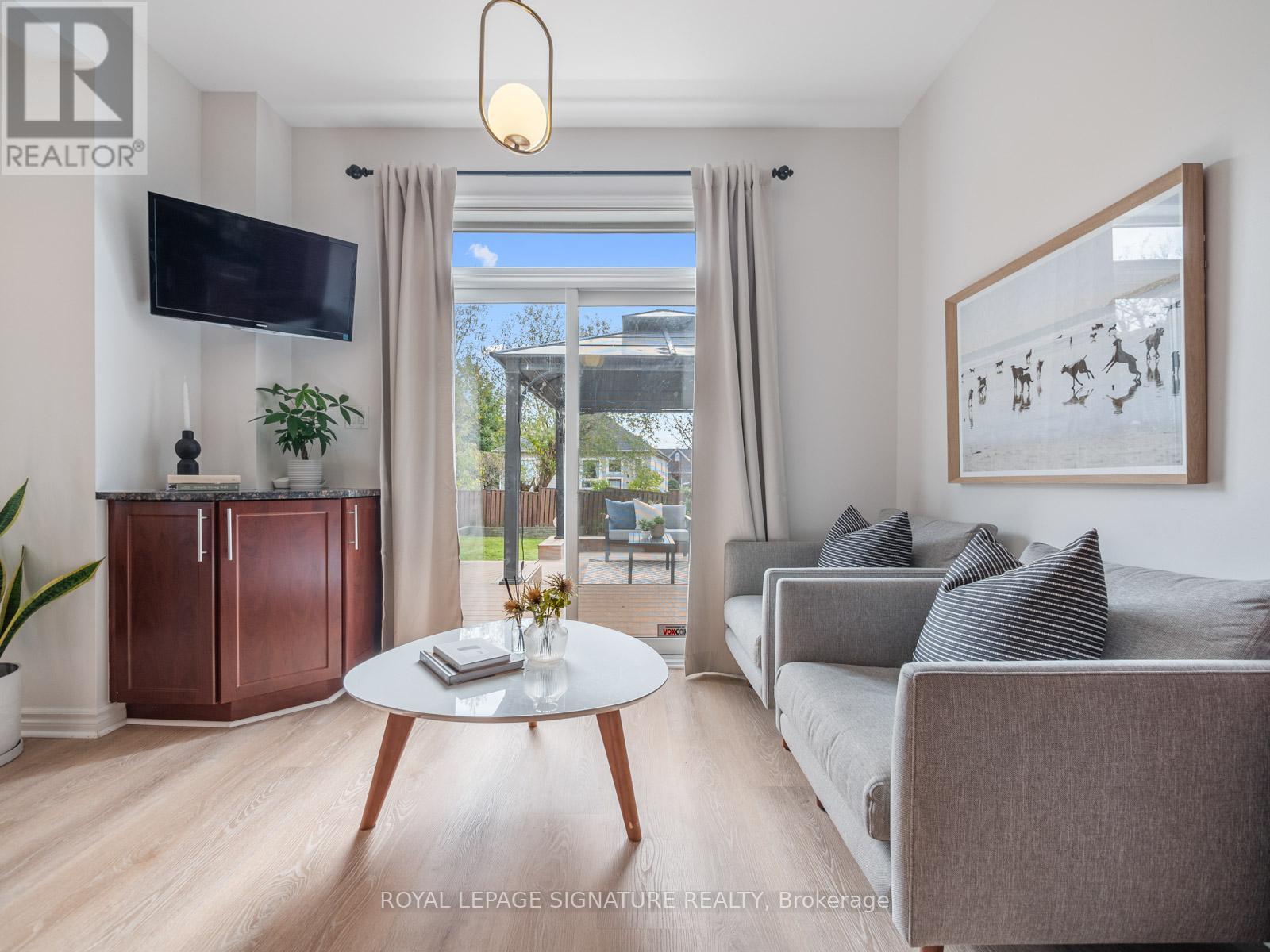 5 CHAREST PL