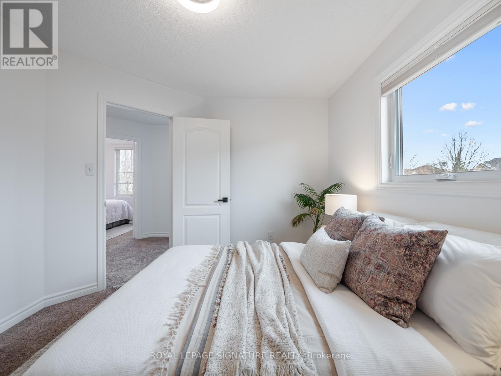 5 CHAREST PL