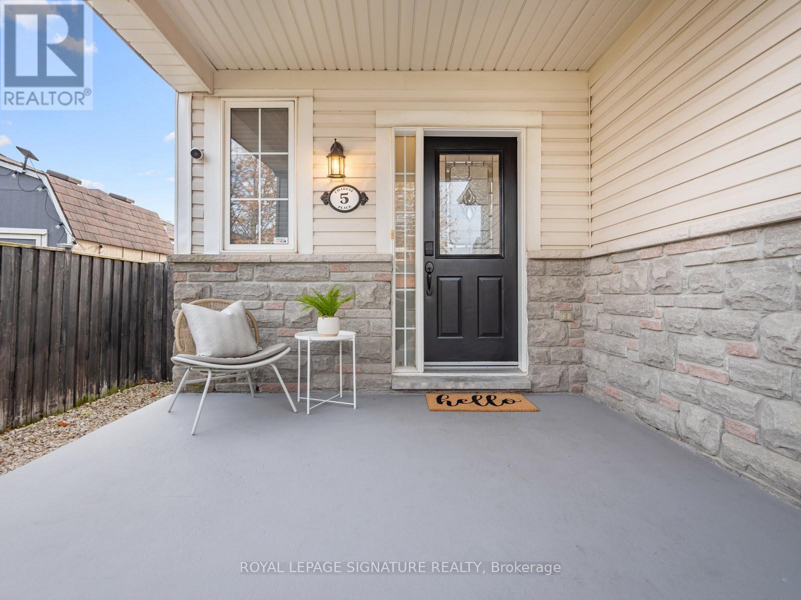 5 CHAREST PL