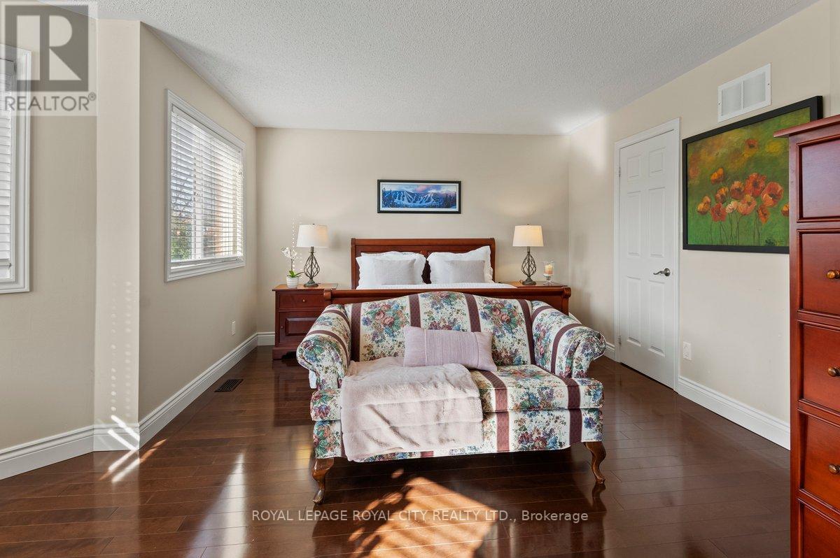 8 REDVERS ST