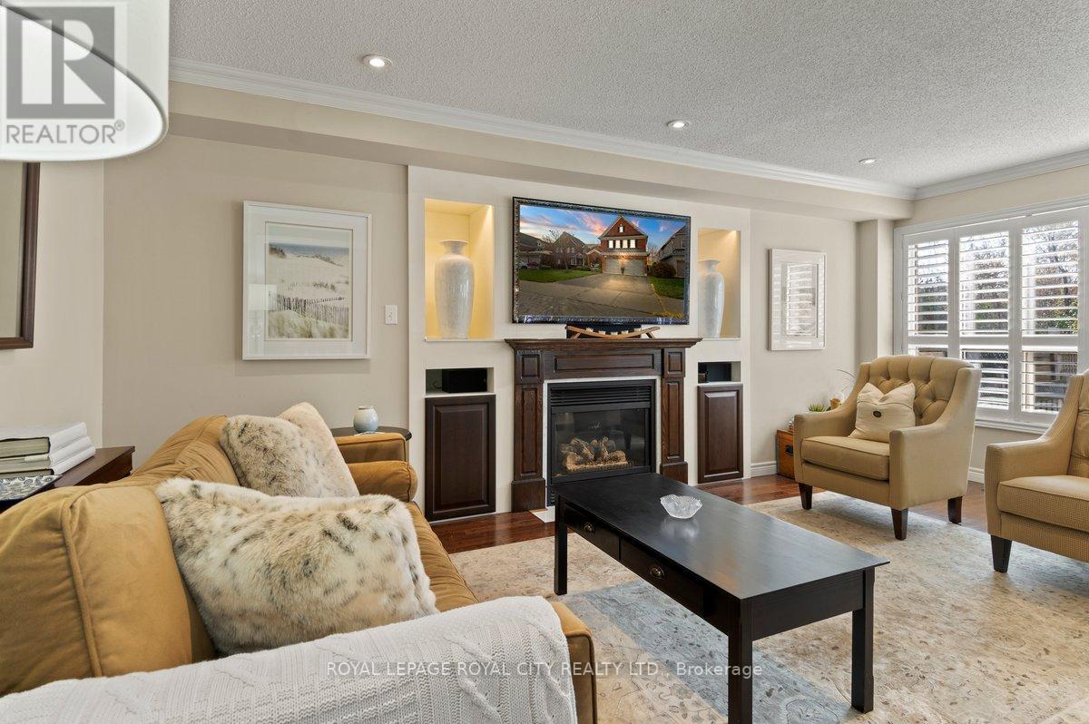 8 REDVERS ST