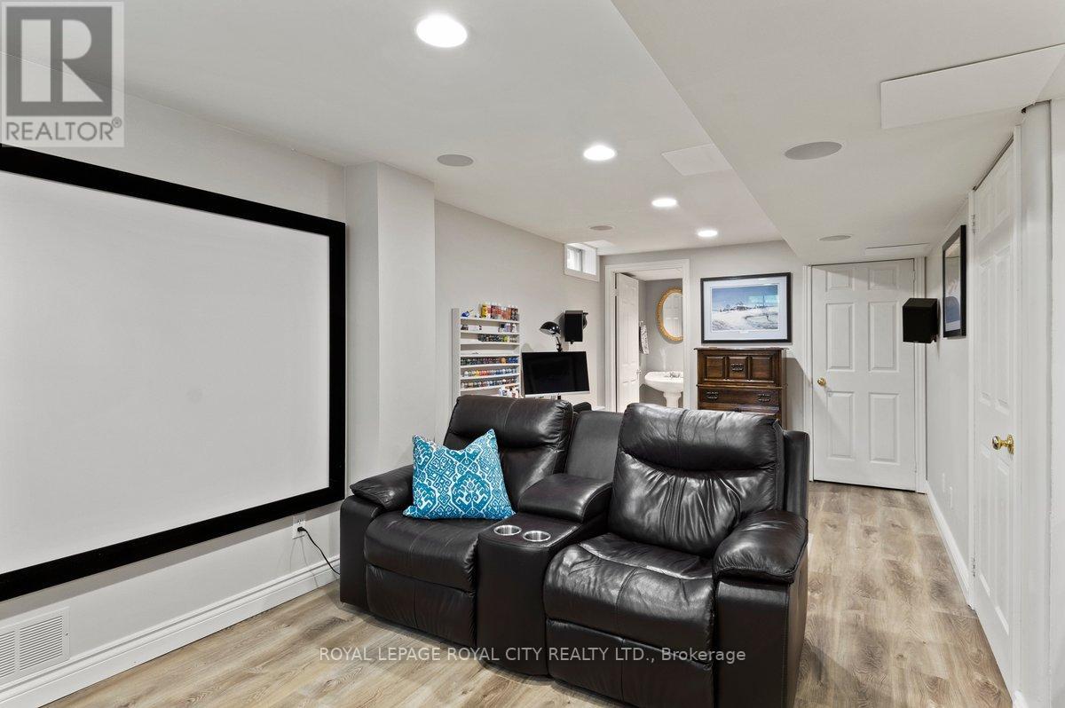 8 REDVERS ST