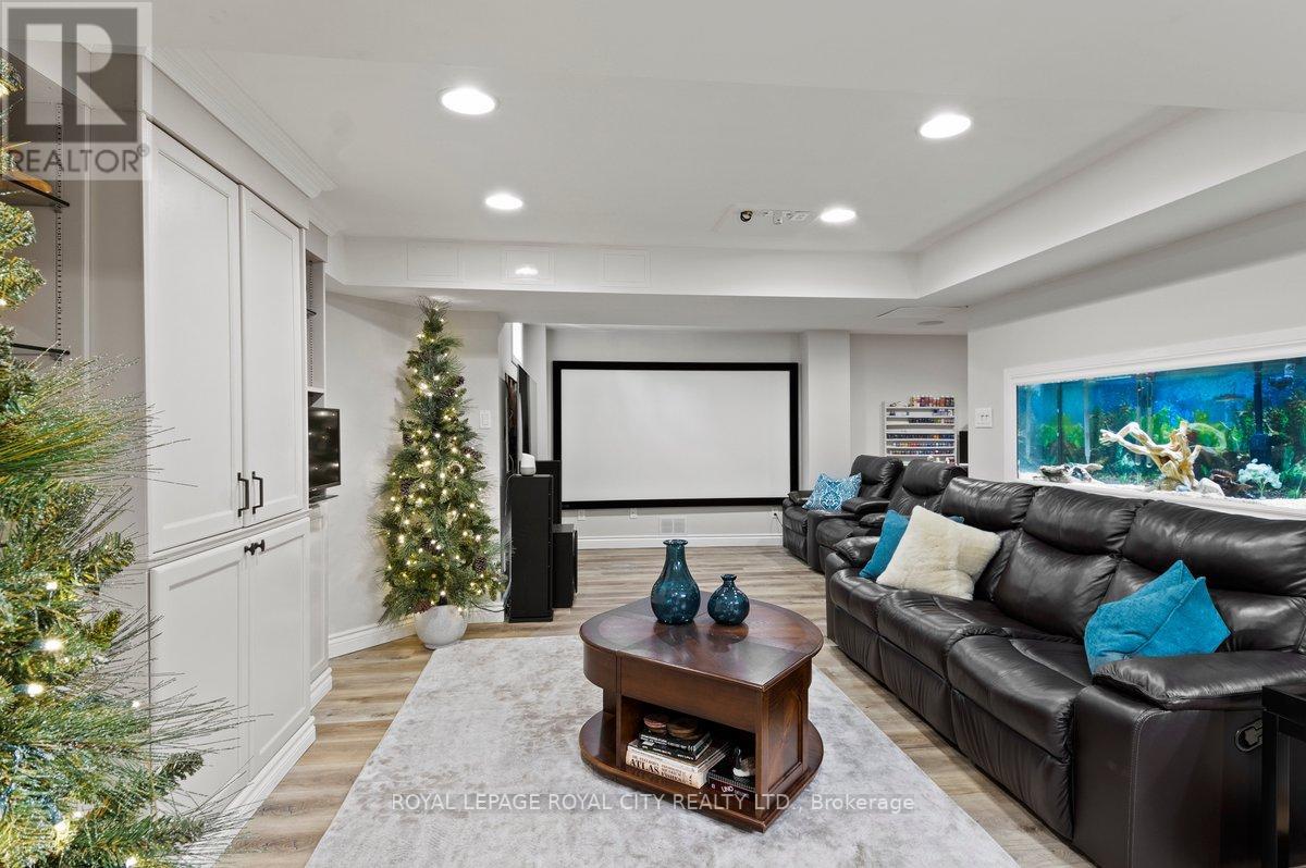 8 REDVERS ST