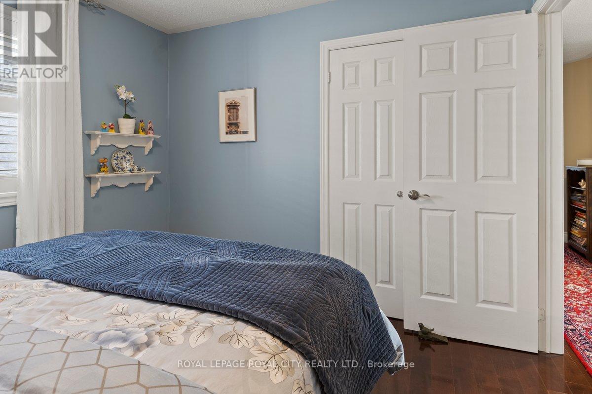 8 REDVERS ST
