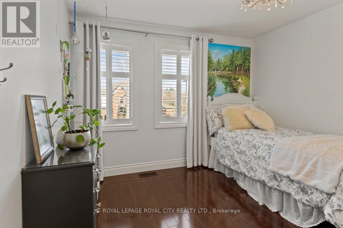 8 REDVERS ST