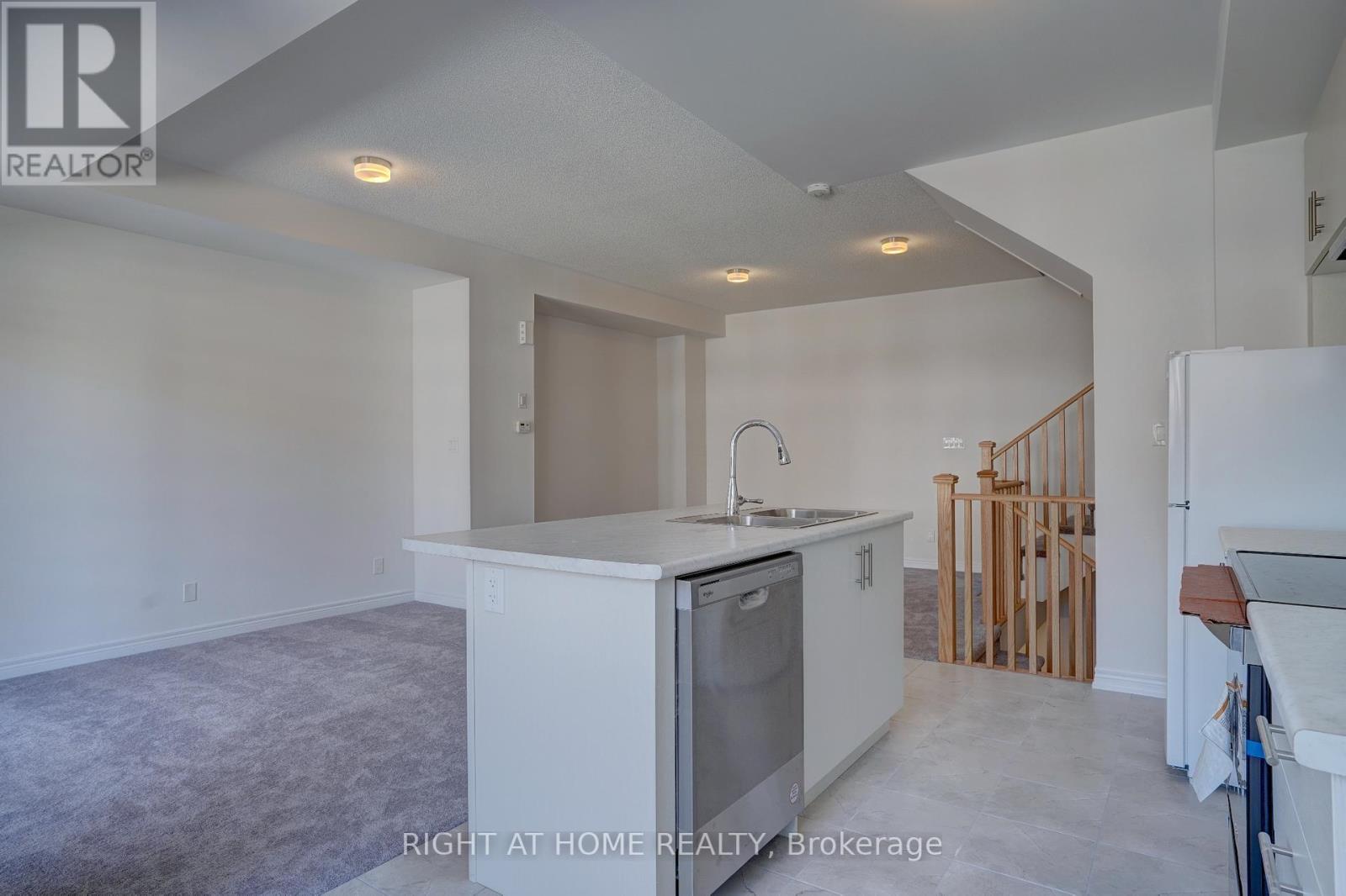 1124 LOCKIE DR