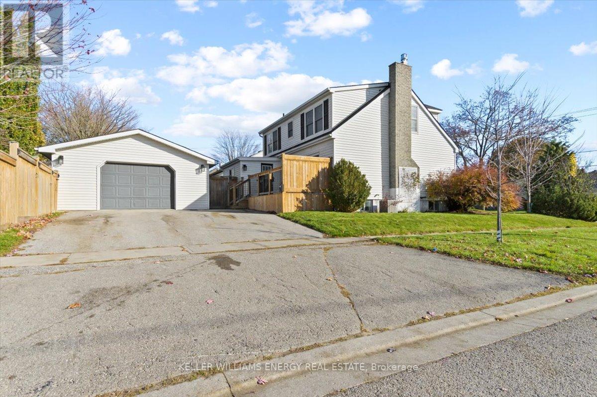 574 ADELAIDE AVE W