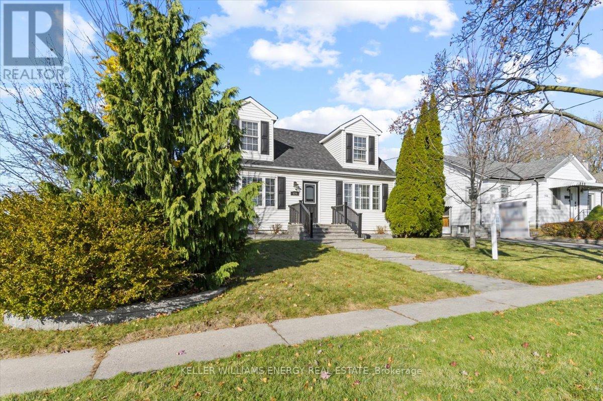574 ADELAIDE AVE W