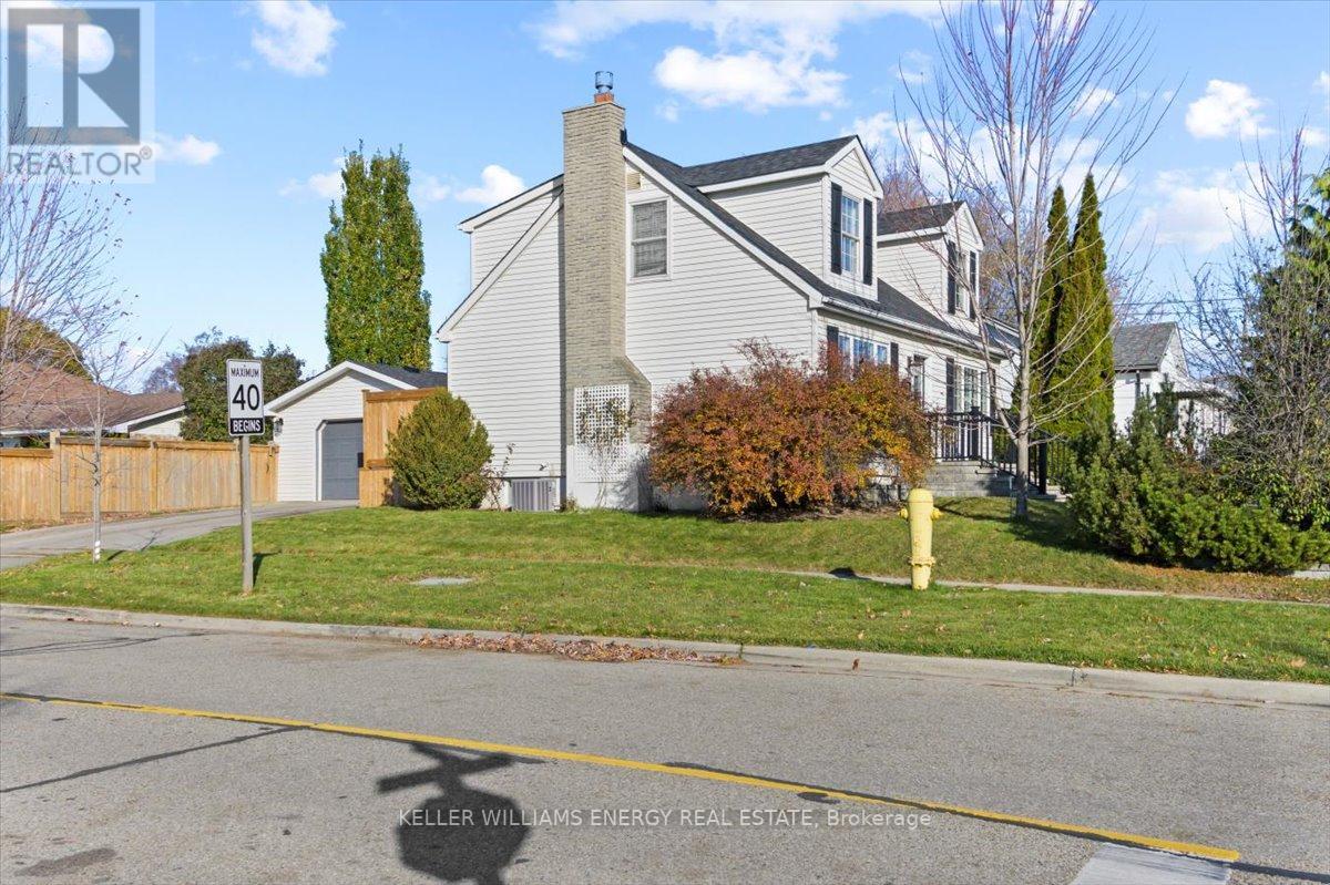 574 ADELAIDE AVE W