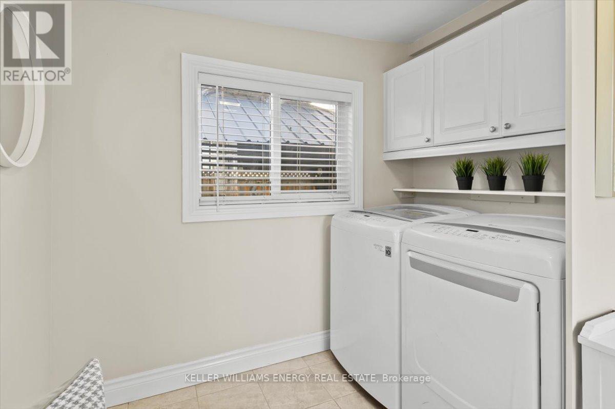574 ADELAIDE AVE W
