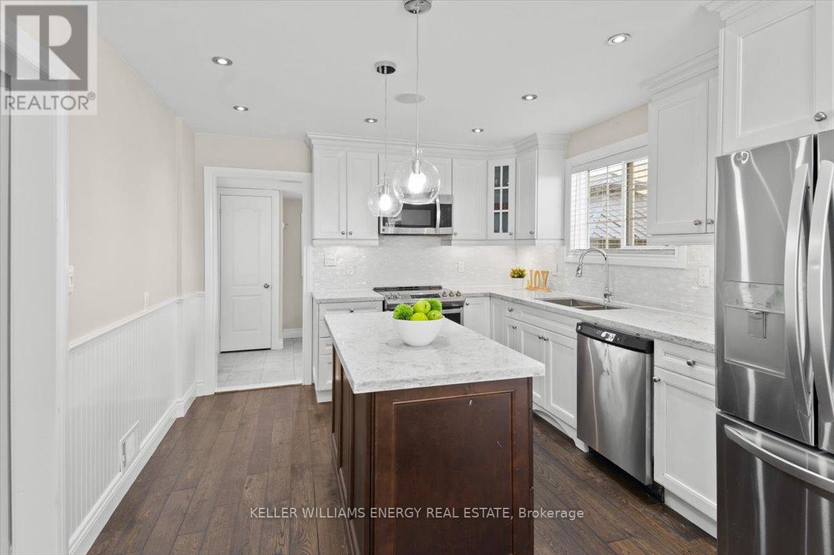 574 ADELAIDE AVE W