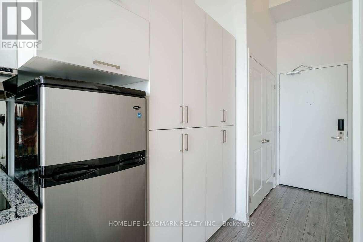 #844 -1900 SIMCOE ST N, #844