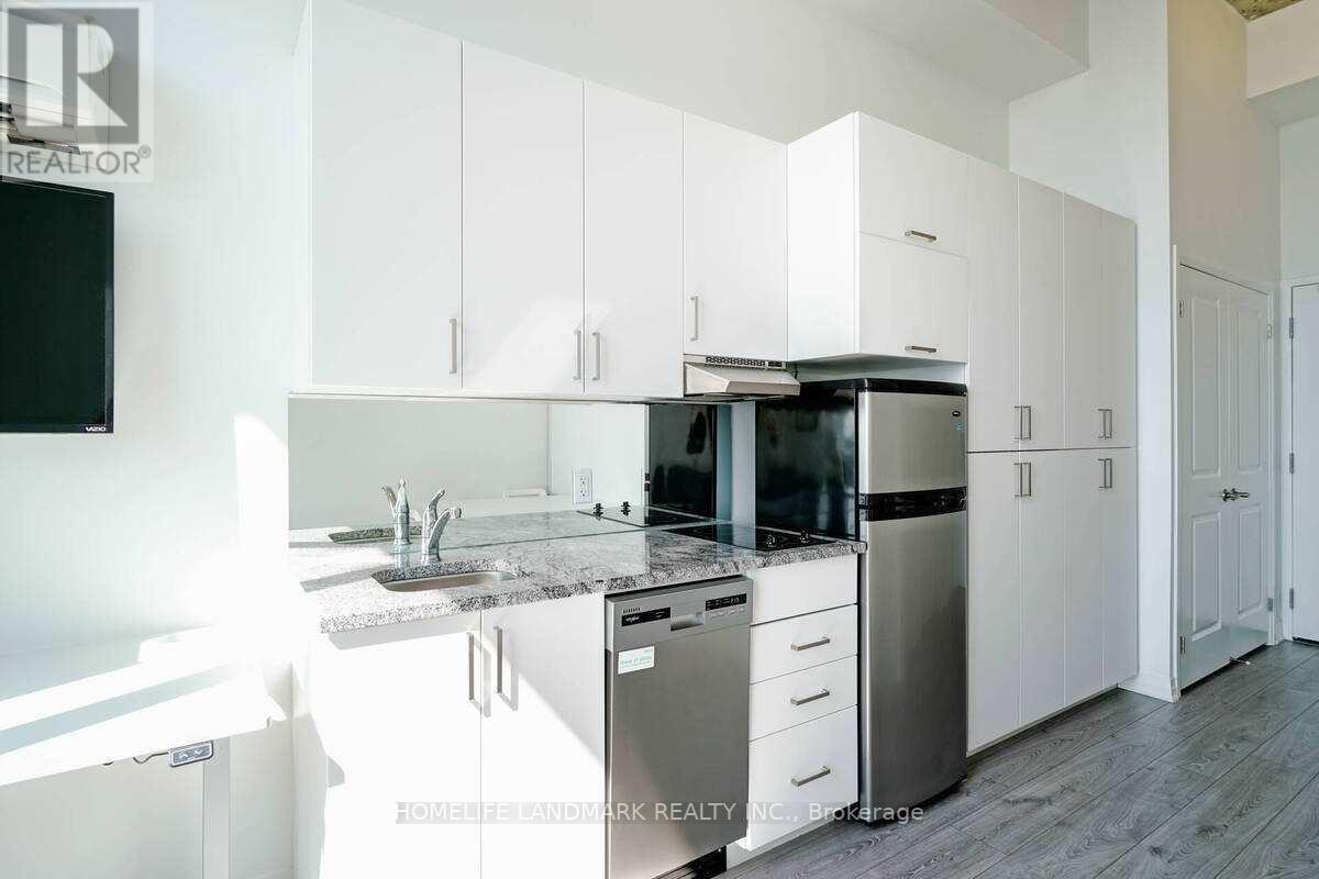 #844 -1900 SIMCOE ST N, #844