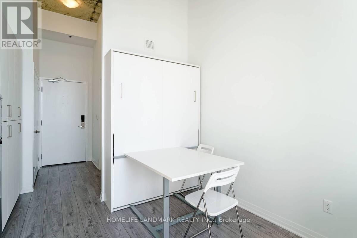 #844 -1900 SIMCOE ST N, #844