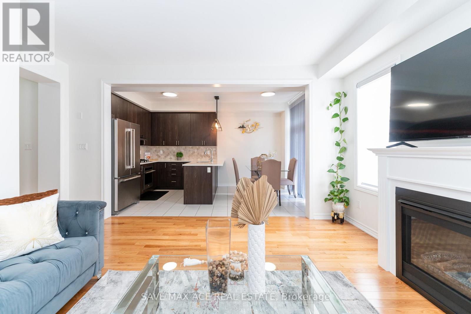 24 HICKLING LANE