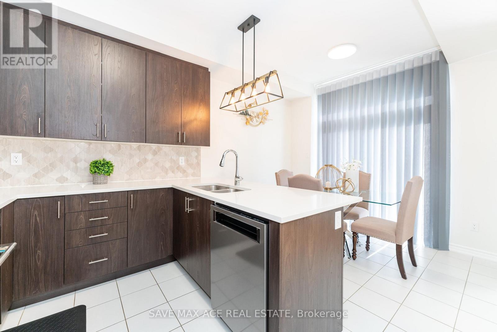 24 HICKLING LANE
