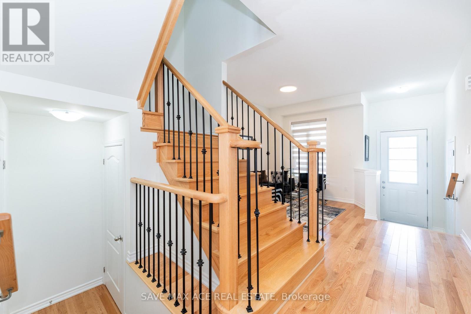 24 HICKLING LANE