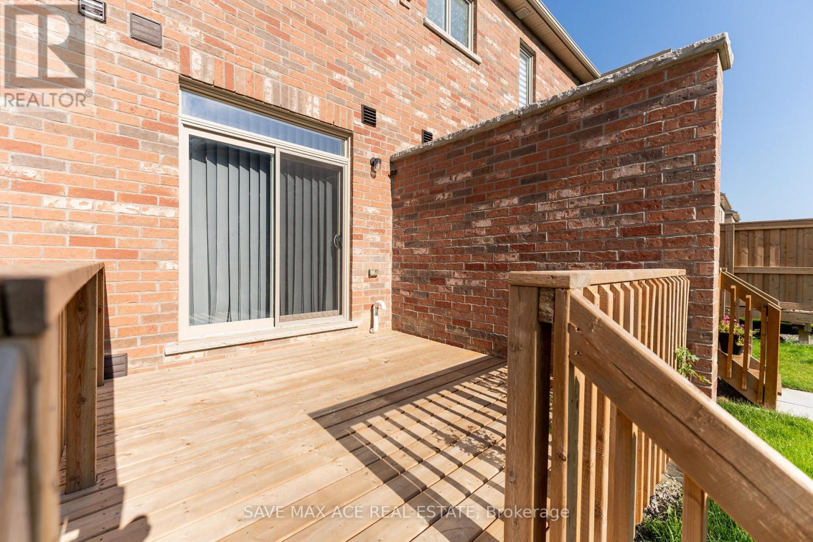24 HICKLING LANE
