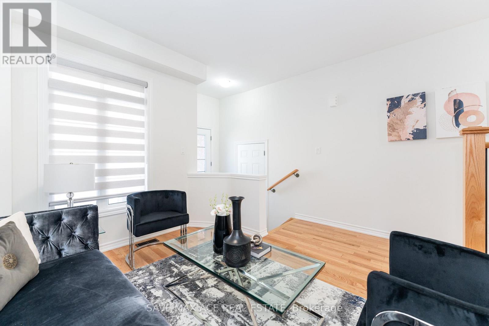 24 HICKLING LANE