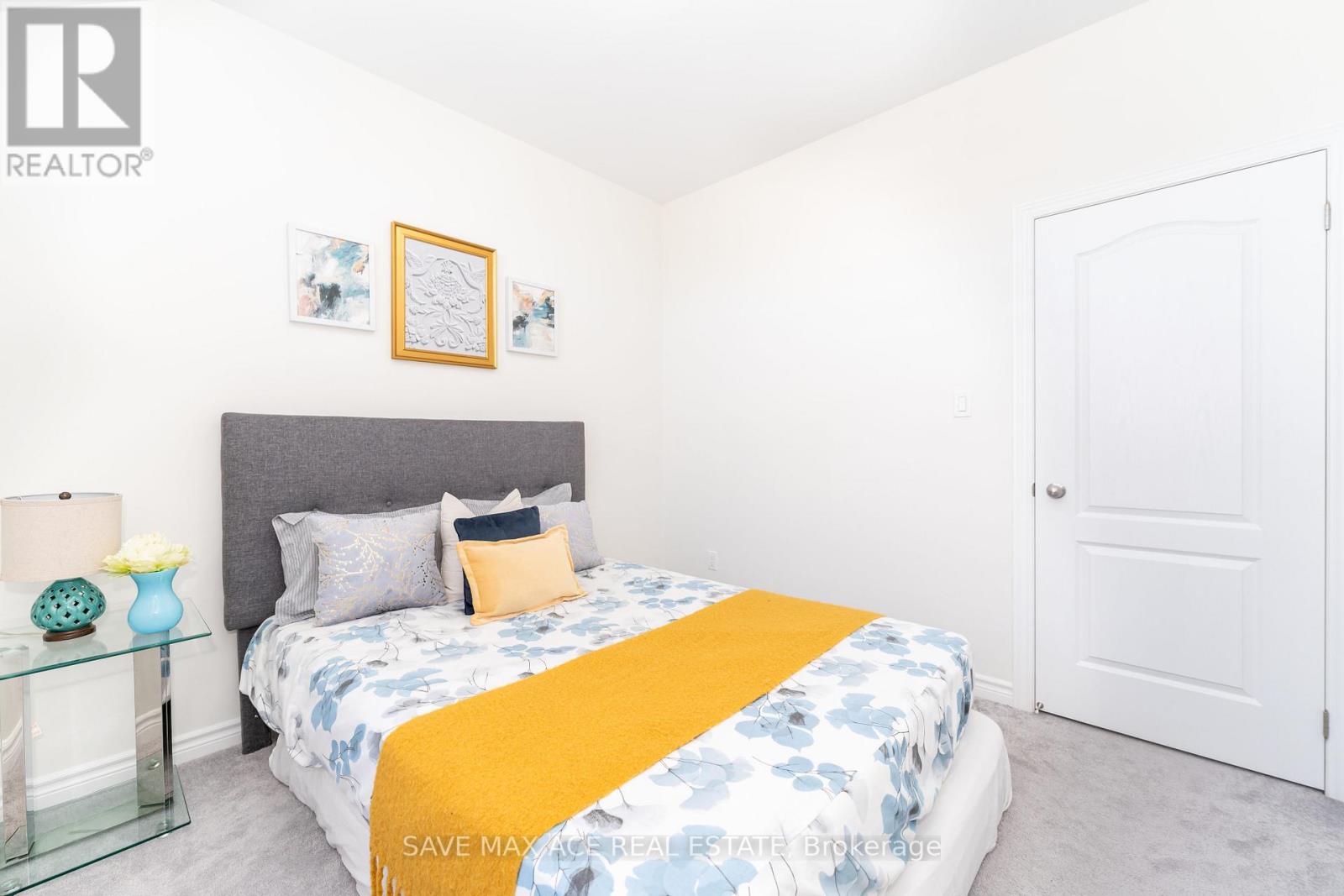 24 HICKLING LANE