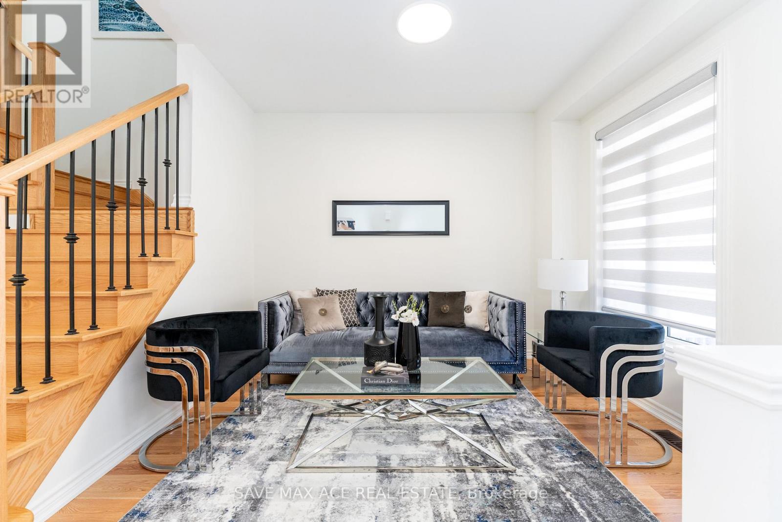 24 HICKLING LANE