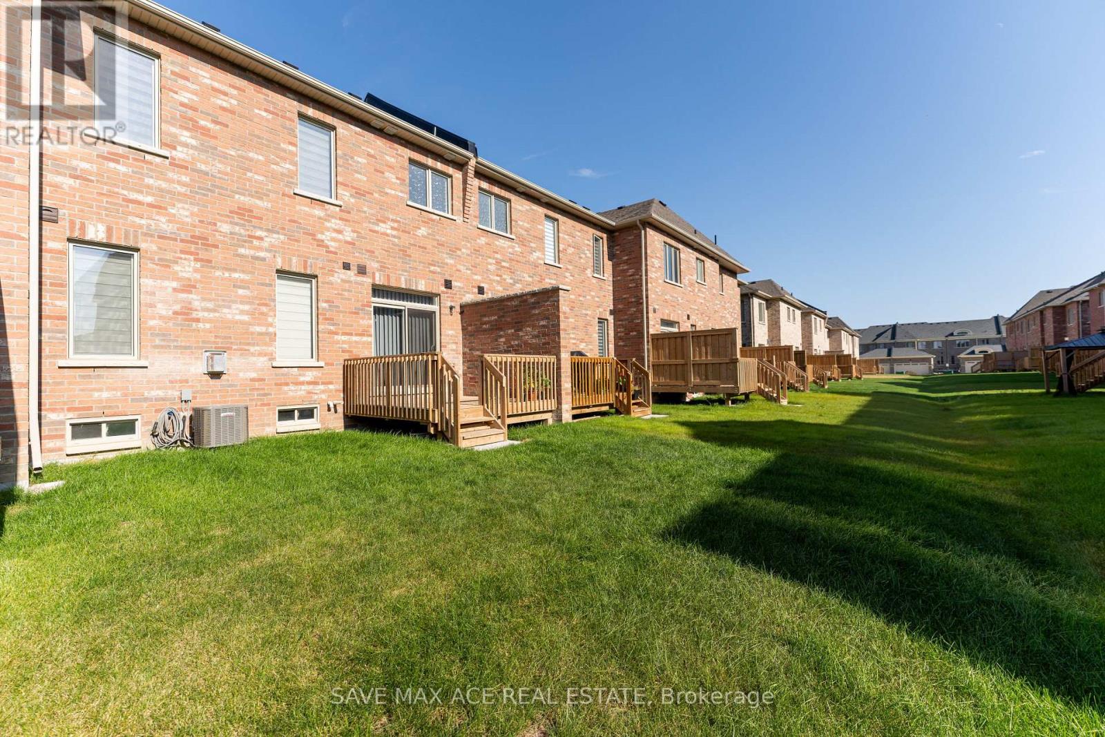 24 HICKLING LANE