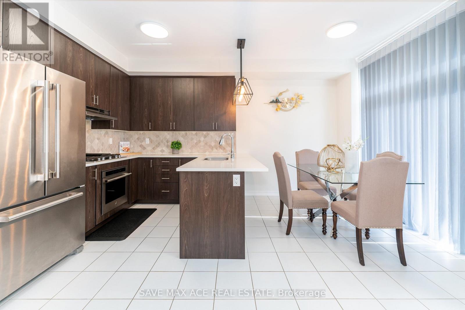 24 HICKLING LANE