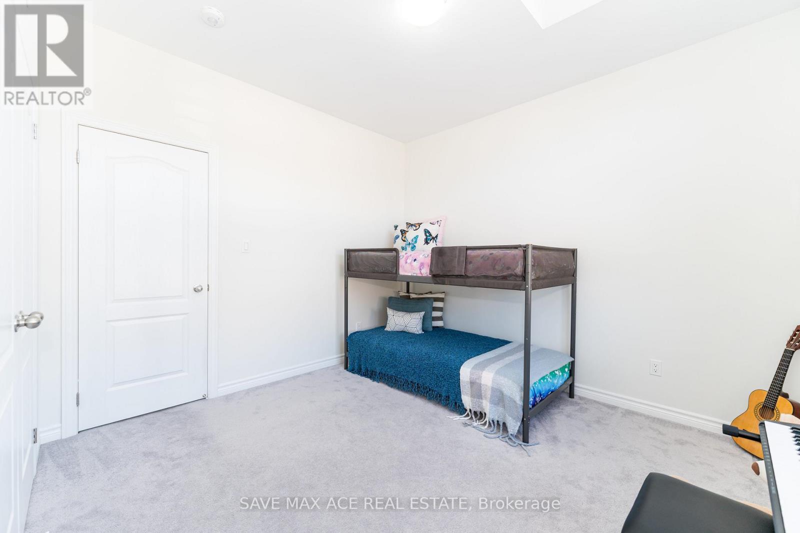 24 HICKLING LANE