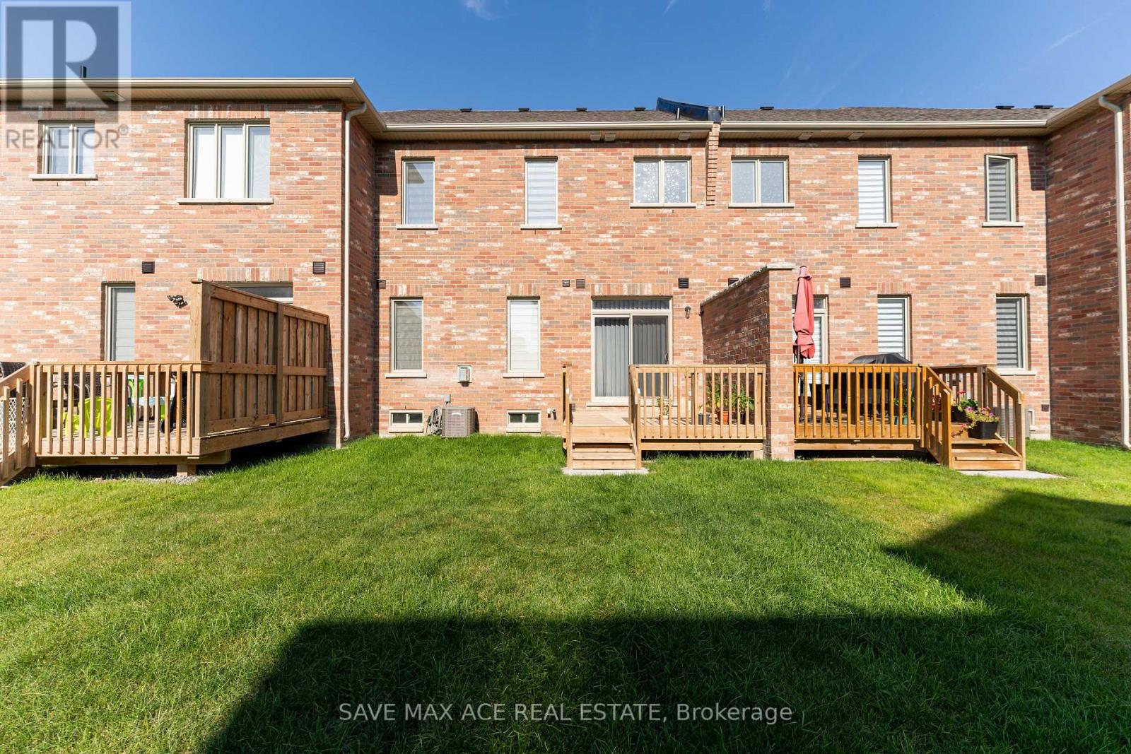 24 HICKLING LANE
