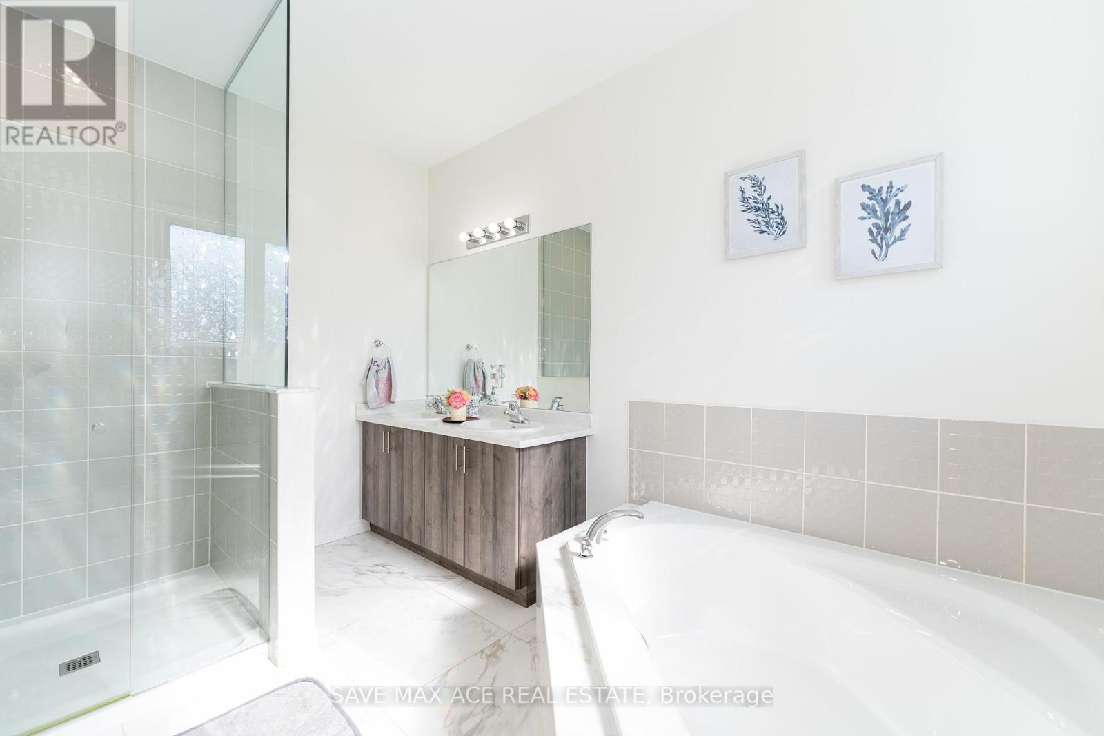 24 HICKLING LANE