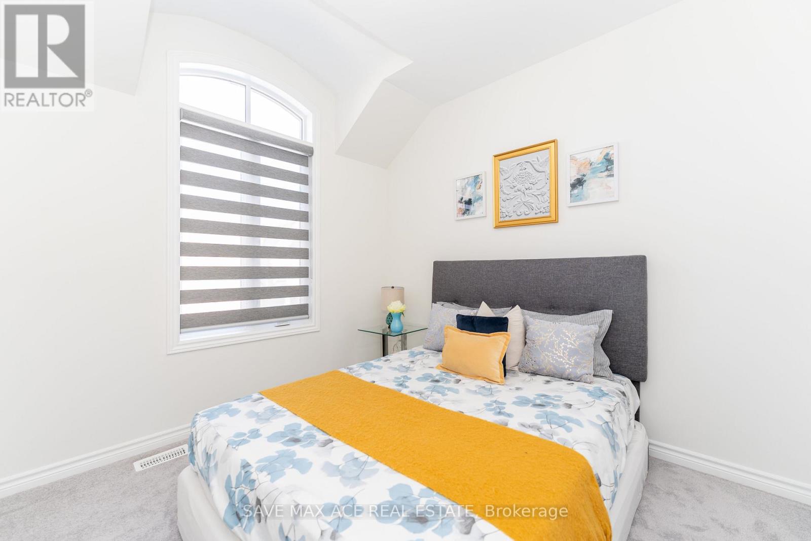 24 HICKLING LANE