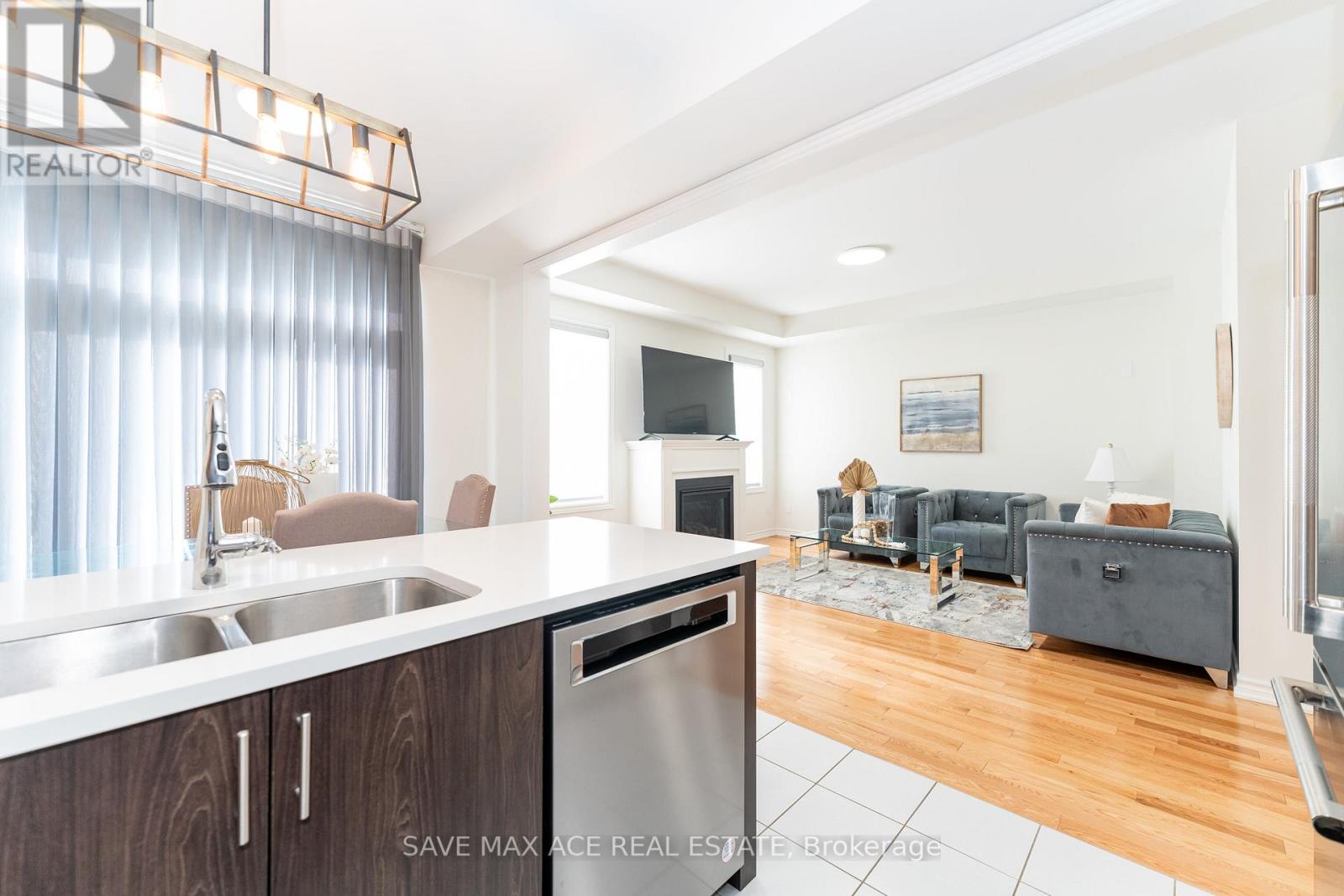 24 HICKLING LANE