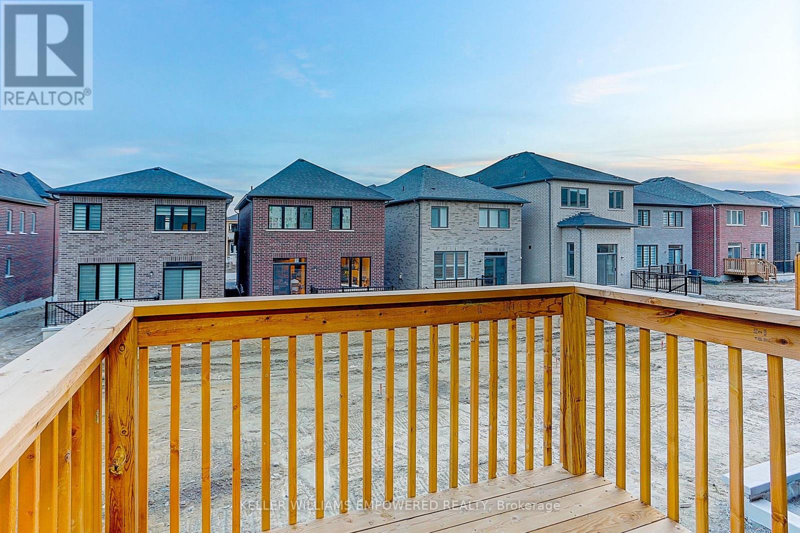 1215 PLYMOUTH DR