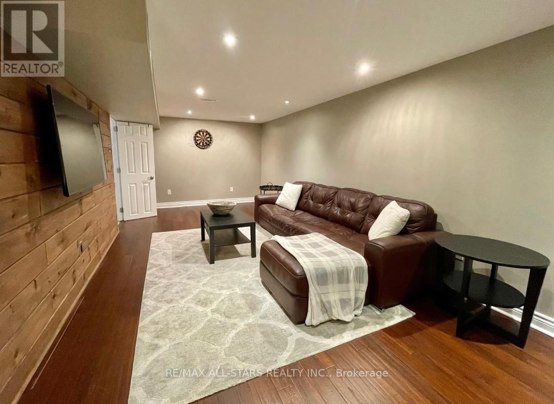 #28 -925 BAYLY ST, #28