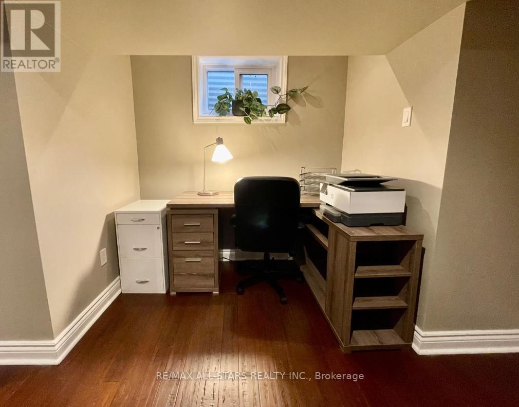 #28 -925 BAYLY ST, #28