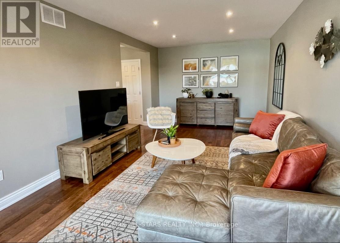 #28 -925 BAYLY ST, #28