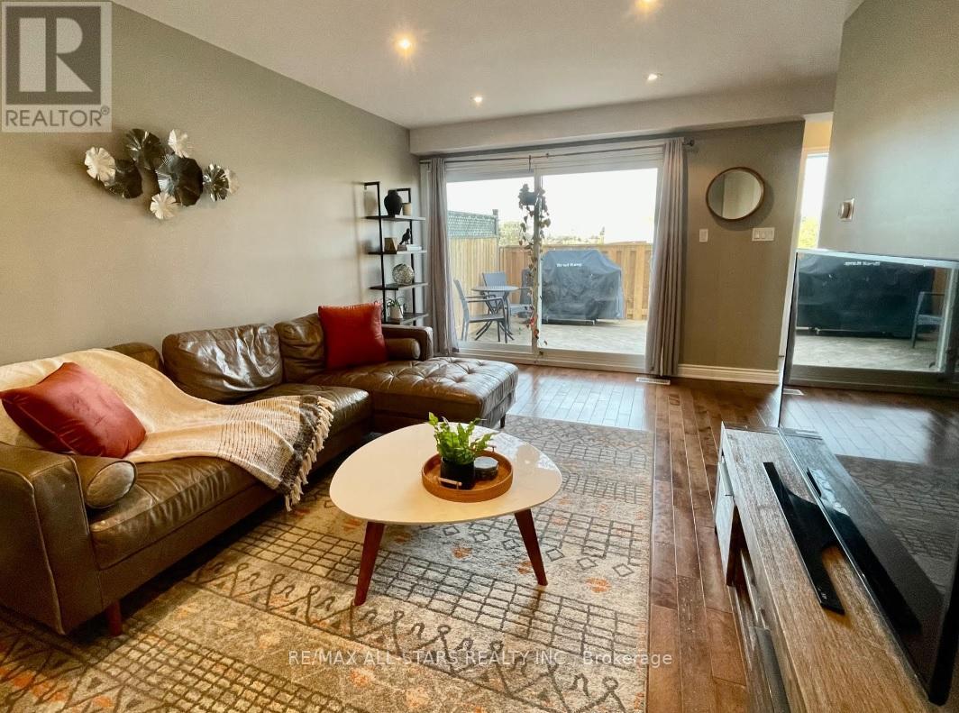 #28 -925 BAYLY ST, #28