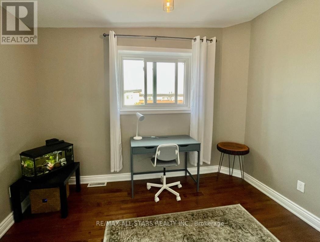 #28 -925 BAYLY ST, #28