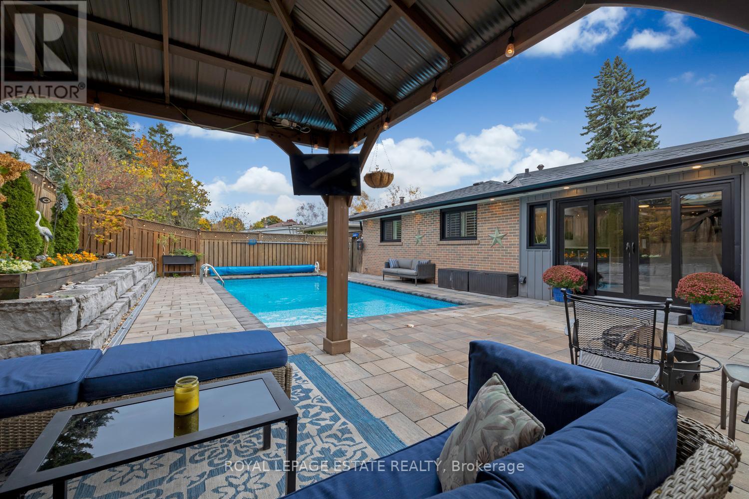 26 LEWIN CRES