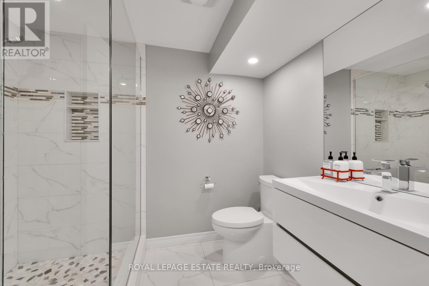 26 LEWIN CRES