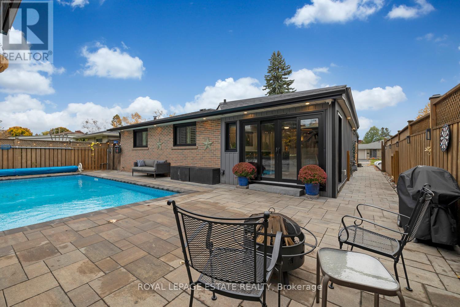 26 LEWIN CRES